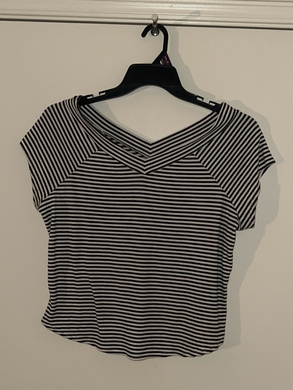 No Boundaries Black & White Striped V-Neck Short Sleeve Top